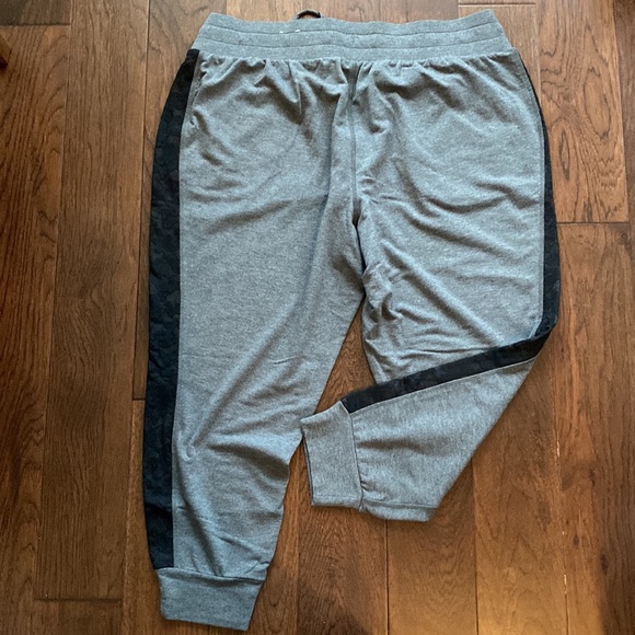 Lane Bryant LIVI collection Jogger - Picture 4 of 5